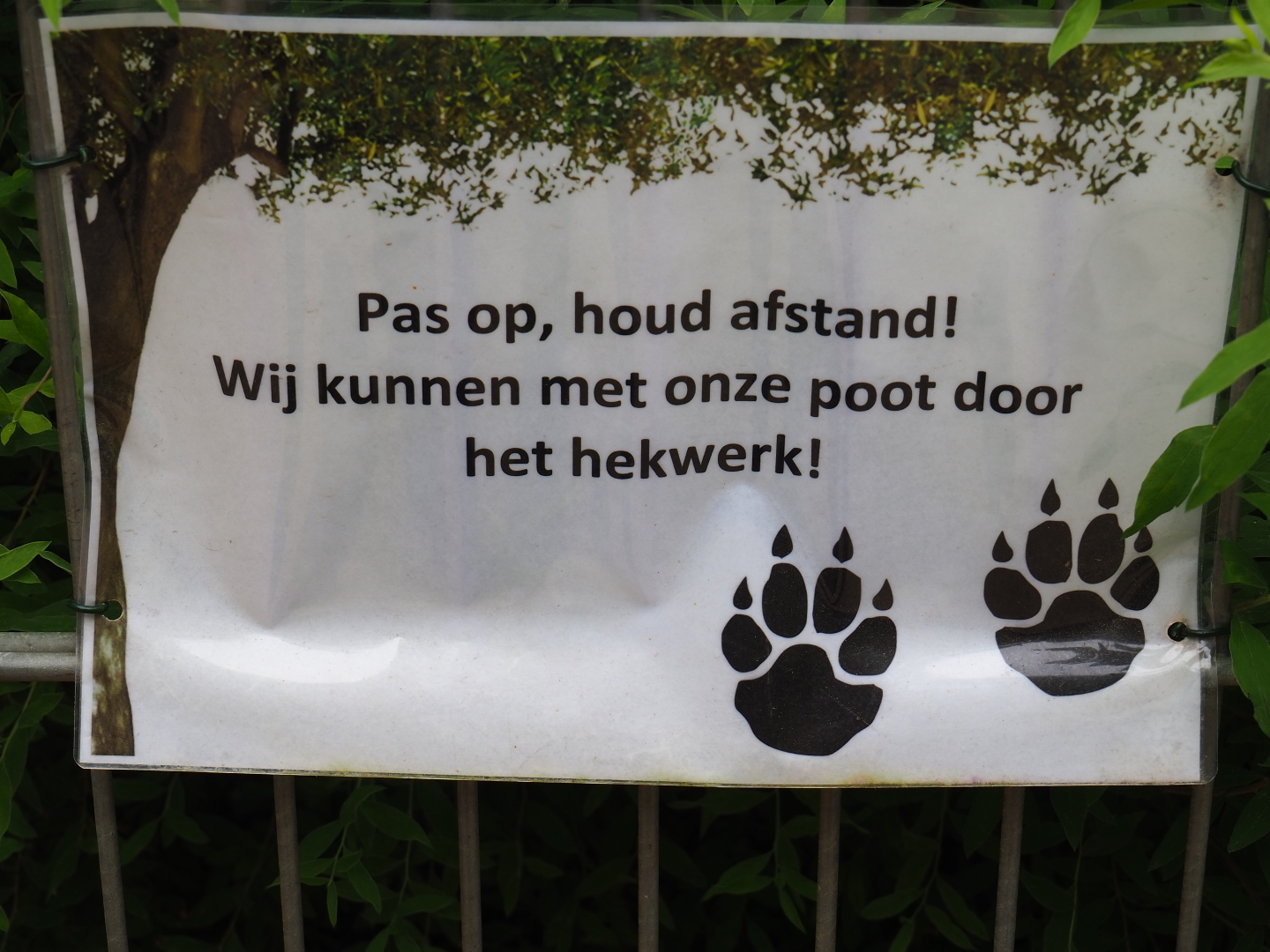 Keep your distance sign, 2019-05-25