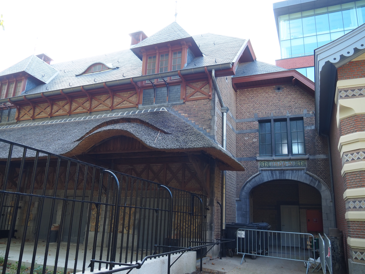 Keeper access to the 1908-1909 bovine house, 2020-09-20