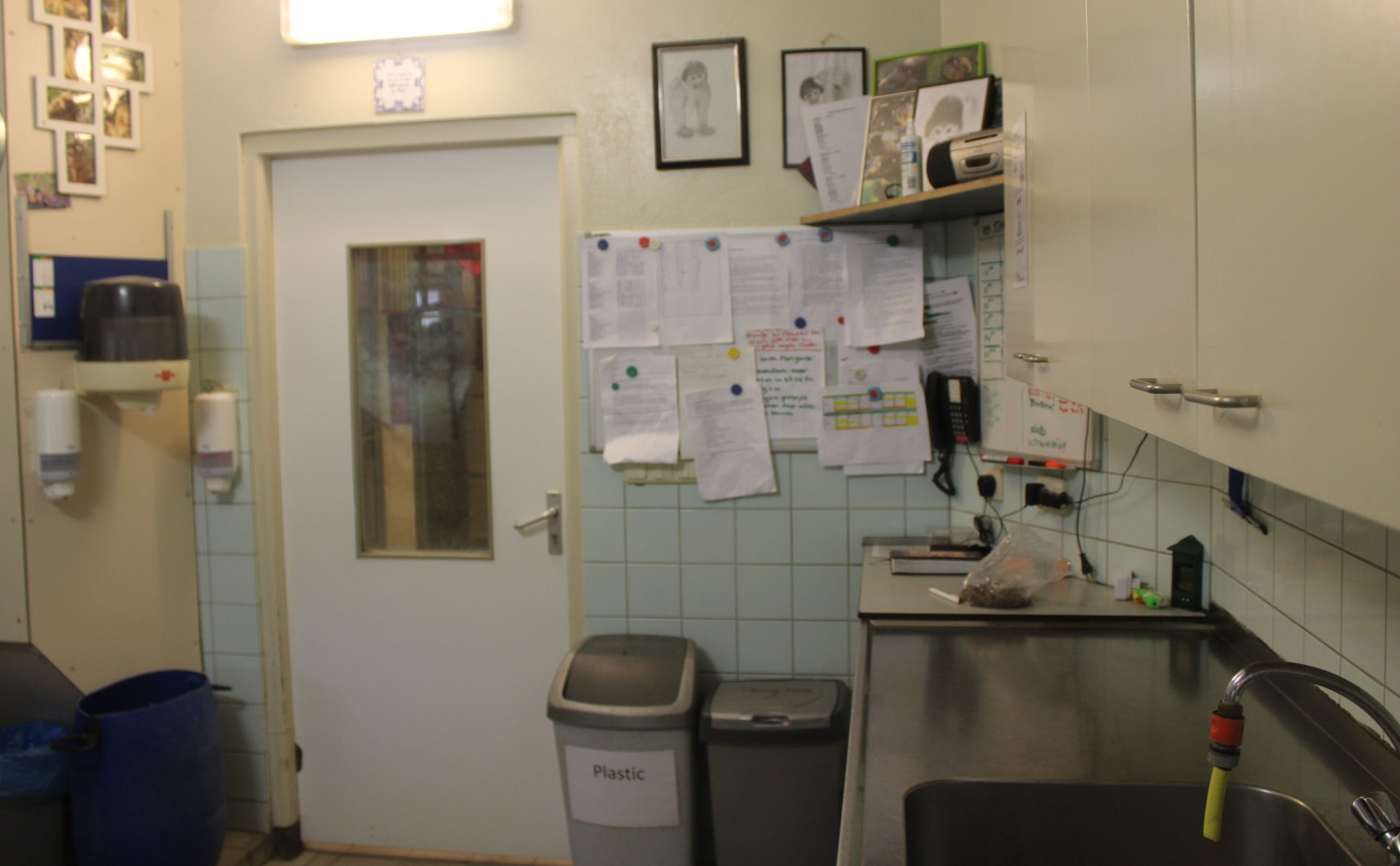 Keepersroom / Kitchen Squirrel monkey building