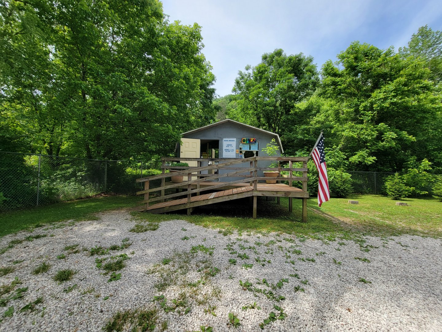 Kentucky Reptile Zoo - Entrance building / gift shop