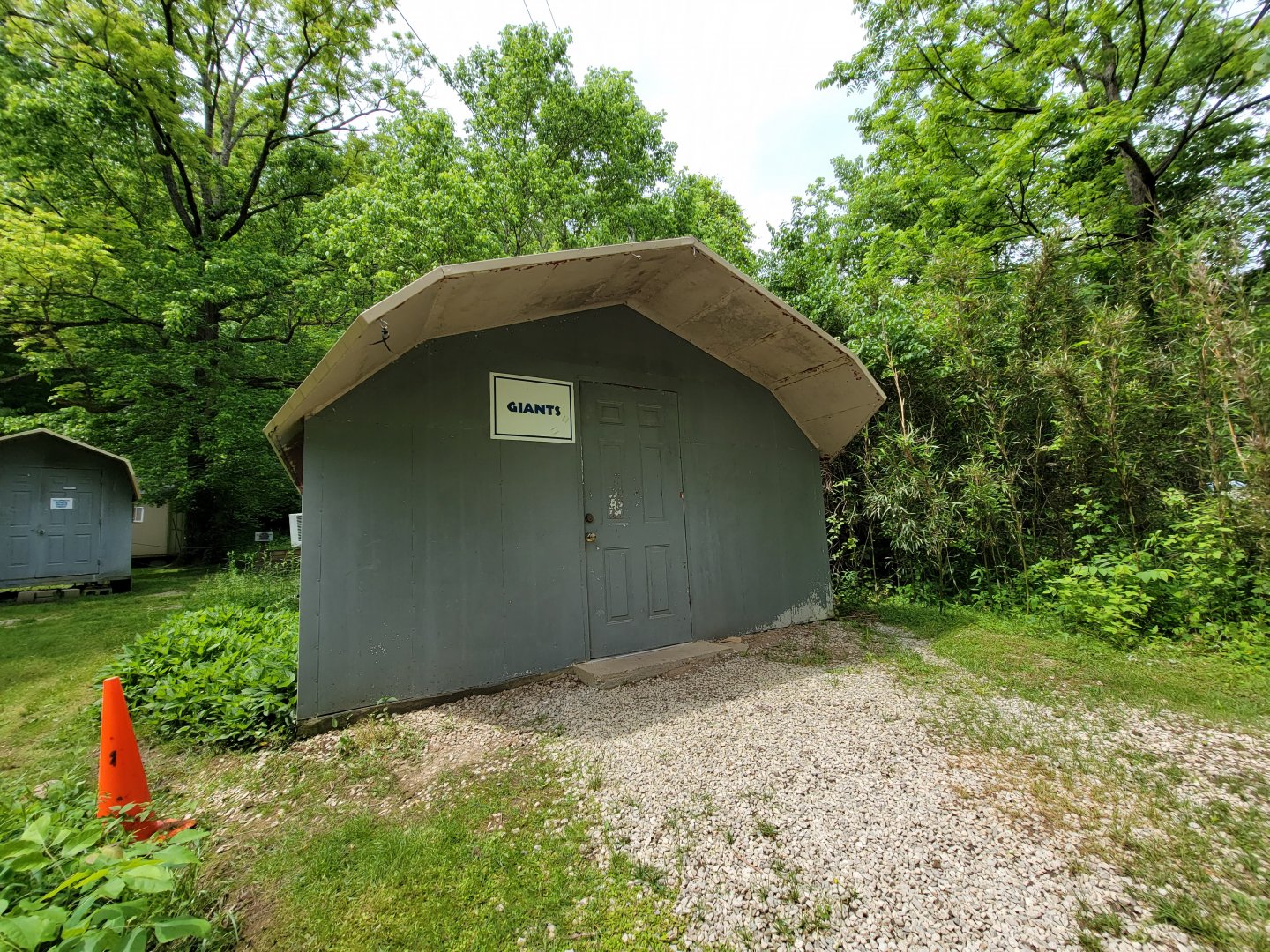 Kentucky Reptile Zoo - Giants building