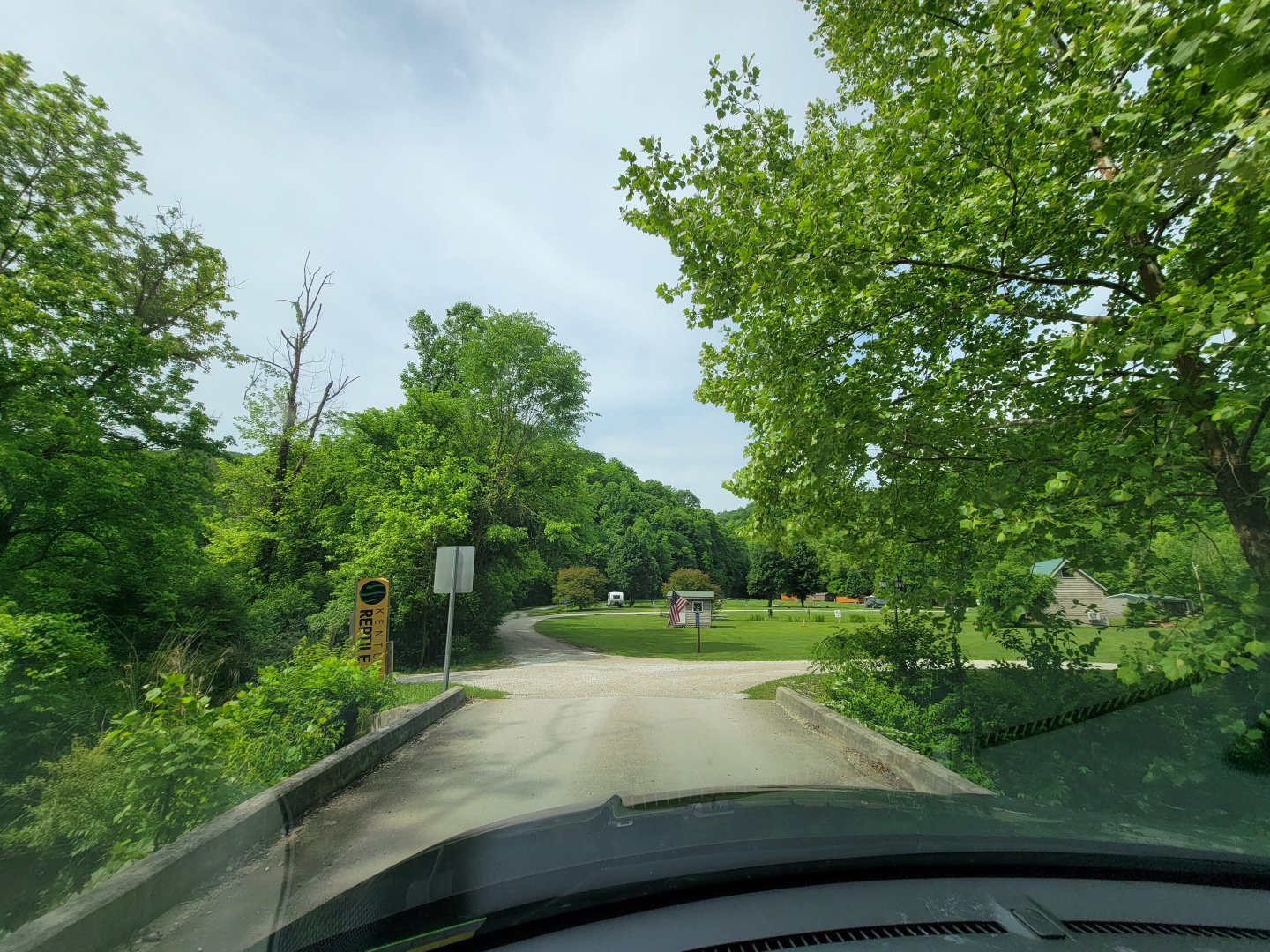Kentucky Reptile Zoo - Turn into the zoo