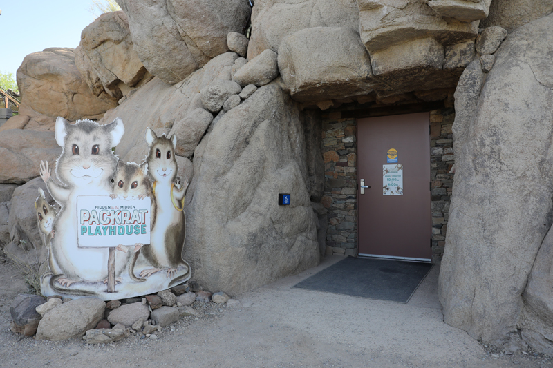 kids play area (entrance)