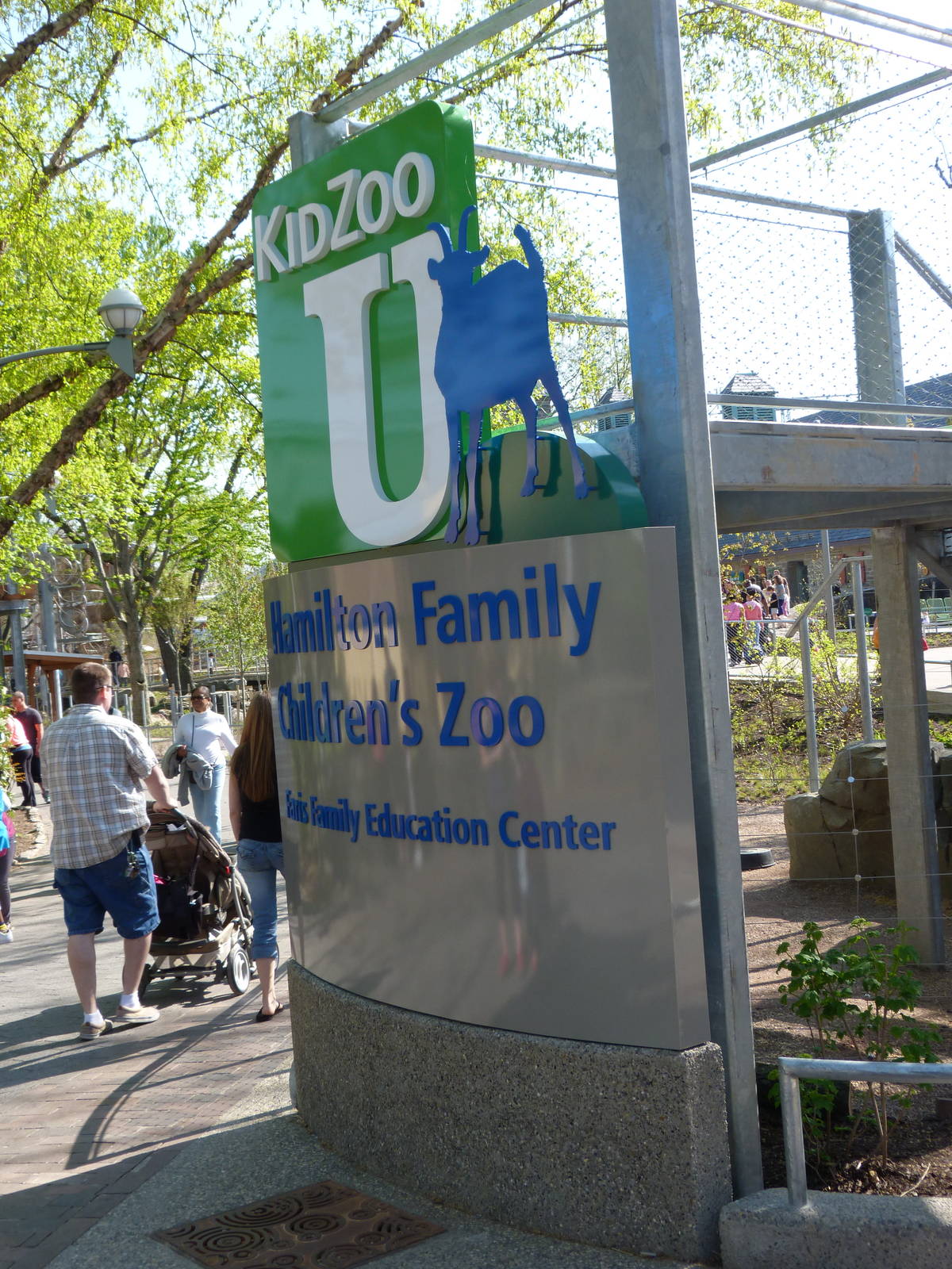 KidZoo U: Sign & Entrance
