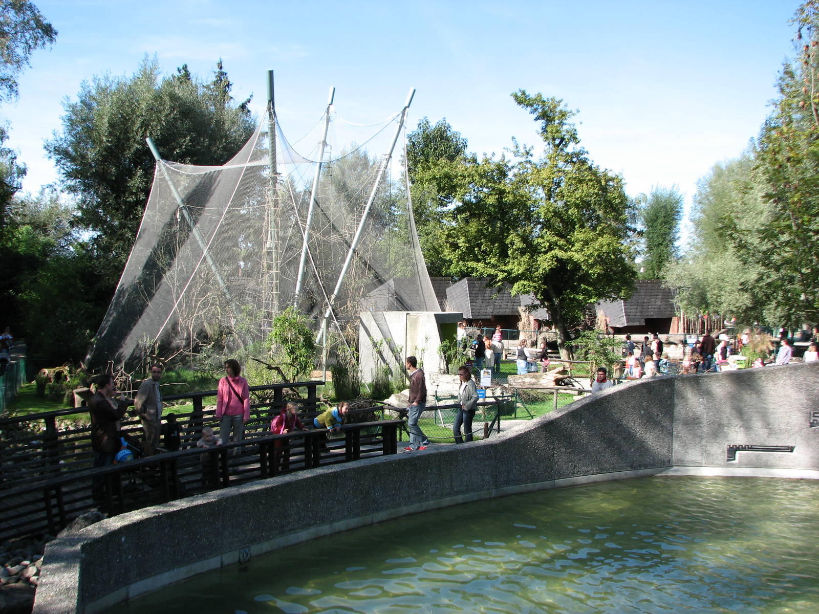 Knie Kinderzoo 2006 - Elephant pool and aviary in the background