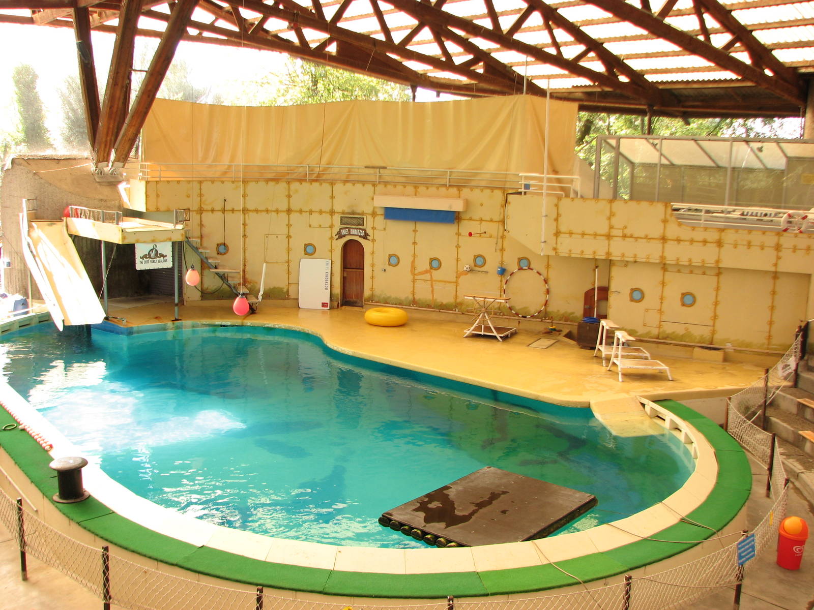 Knie Kinderzoo 2006 - Front view of the Sea Lion Show pool
