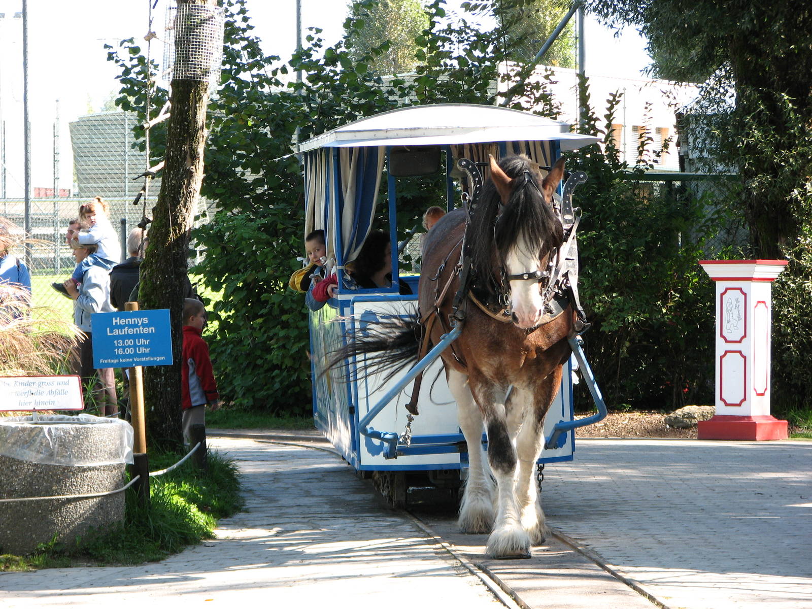 Knie Kinderzoo 2006 - Wagon pulled by a horse