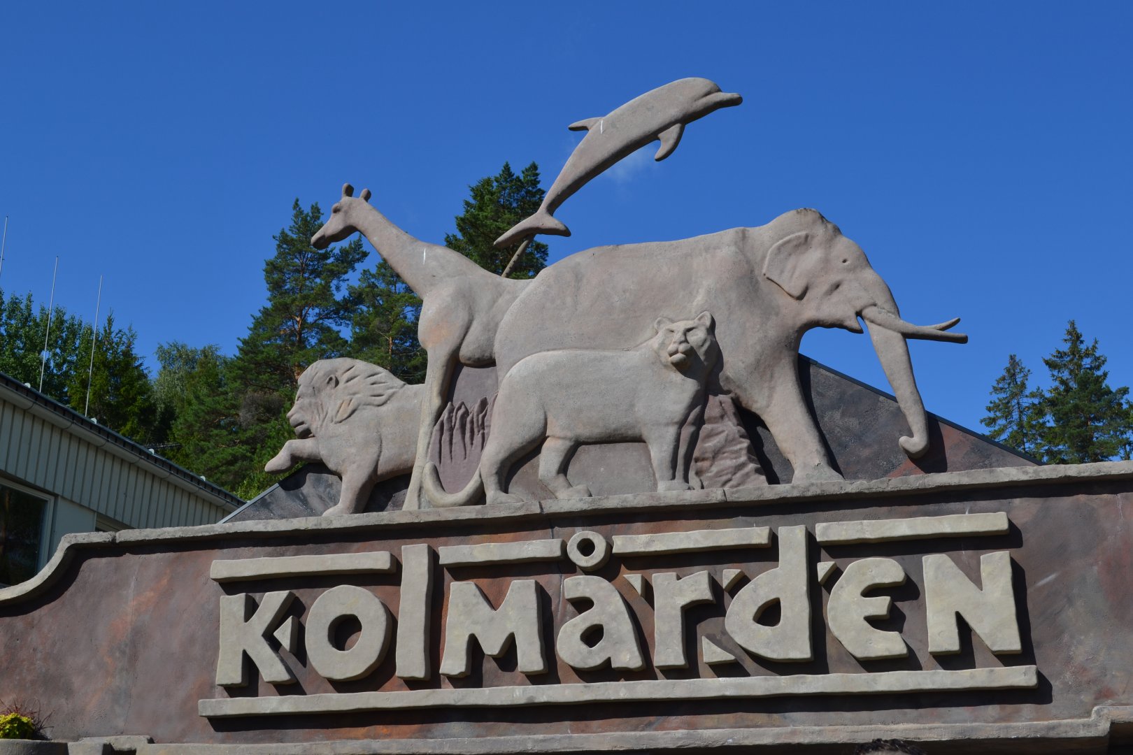 Kolmården logo at the entrance