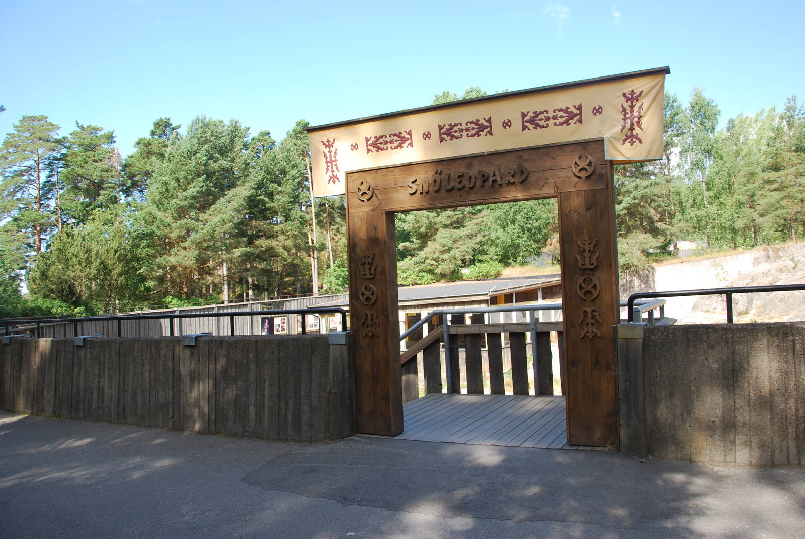 Kolmården Wildlife Park -Snowleopard enclosure