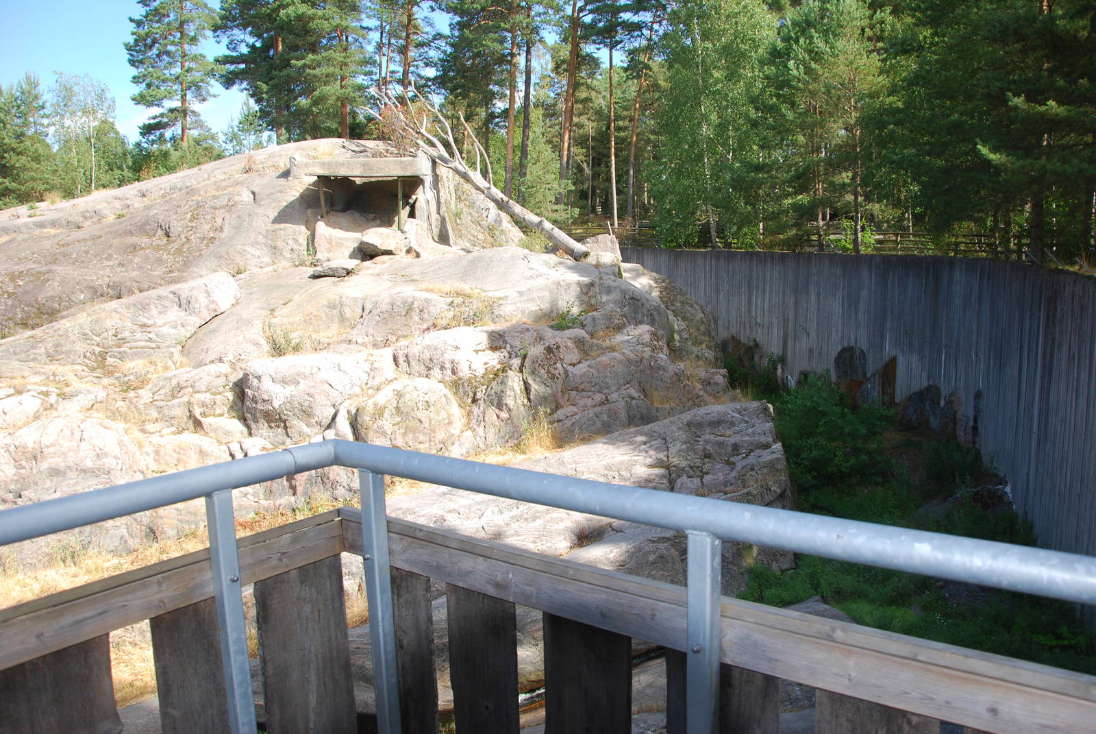 Kolmården Wildlife Park -Snowleopard enclosure