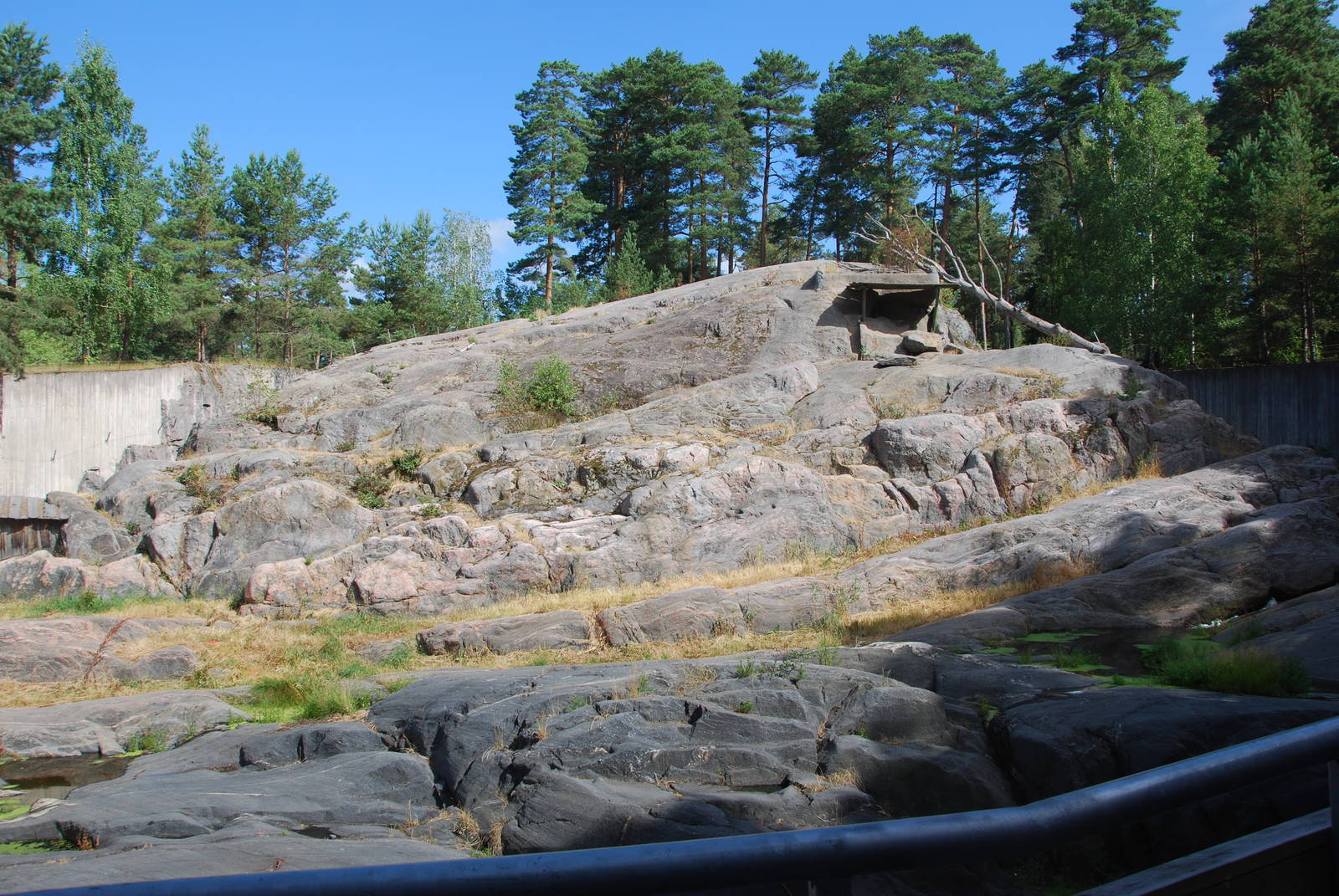 Kolmården Wildlife Park -Snowleopard enclosure