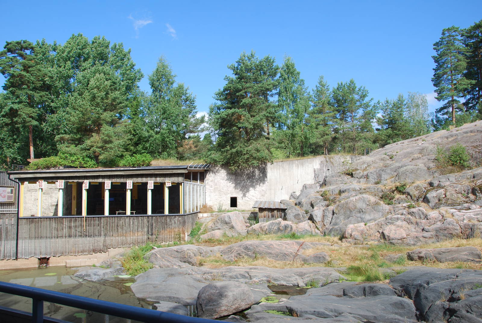 Kolmården Wildlife Park -Snowleopard enclosure