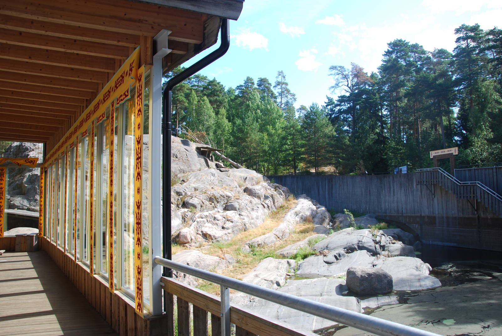 Kolmården Wildlife Park -Snowleopard enclosure