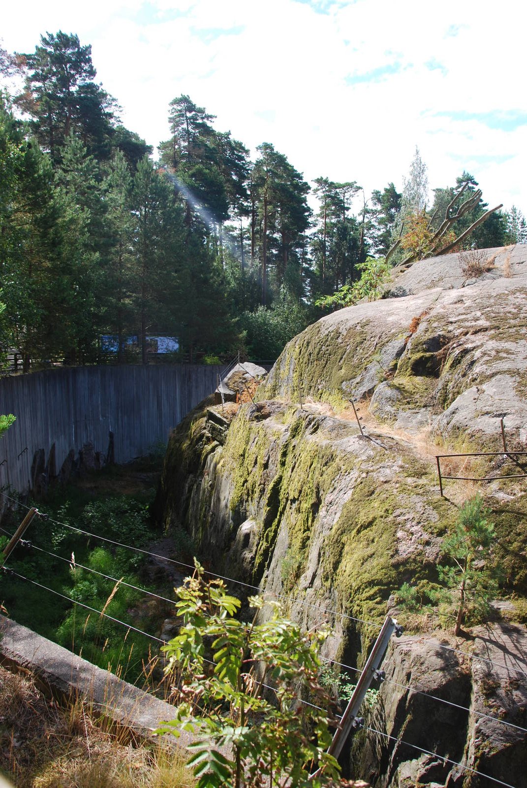 Kolmården Wildlife Park -Snowleopard enclosure