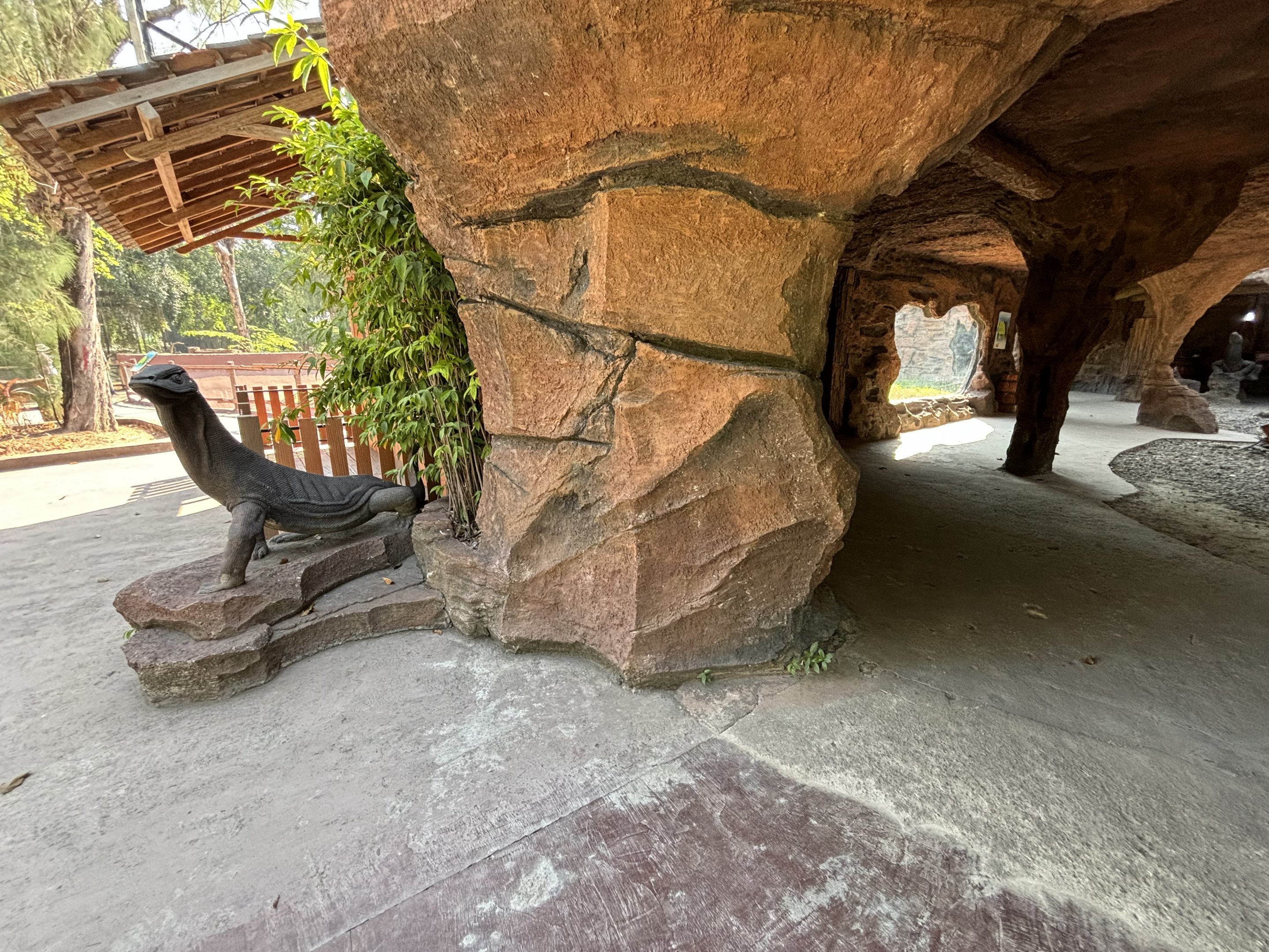 Komodo Dragon Cave - Solo Safari