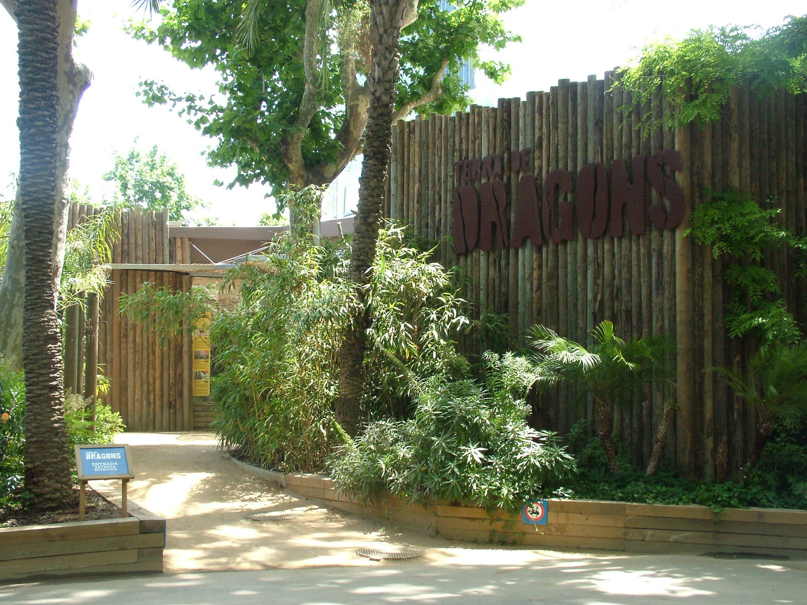 Komodo Dragon Exhibit Entrance at Barcelona, 30/05/11