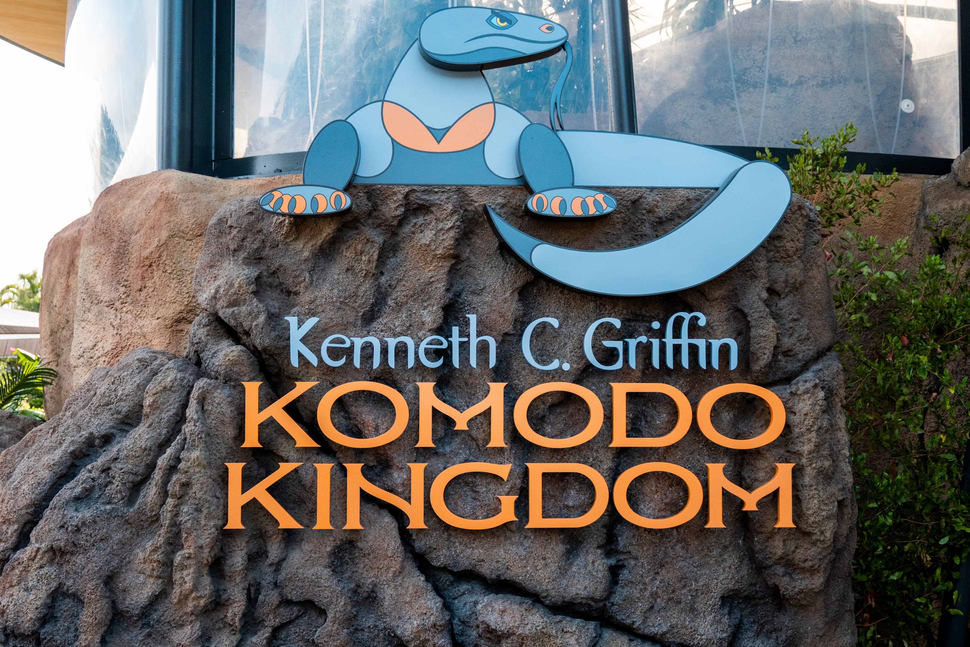 Komodo Kingdom entrance signage/logo
