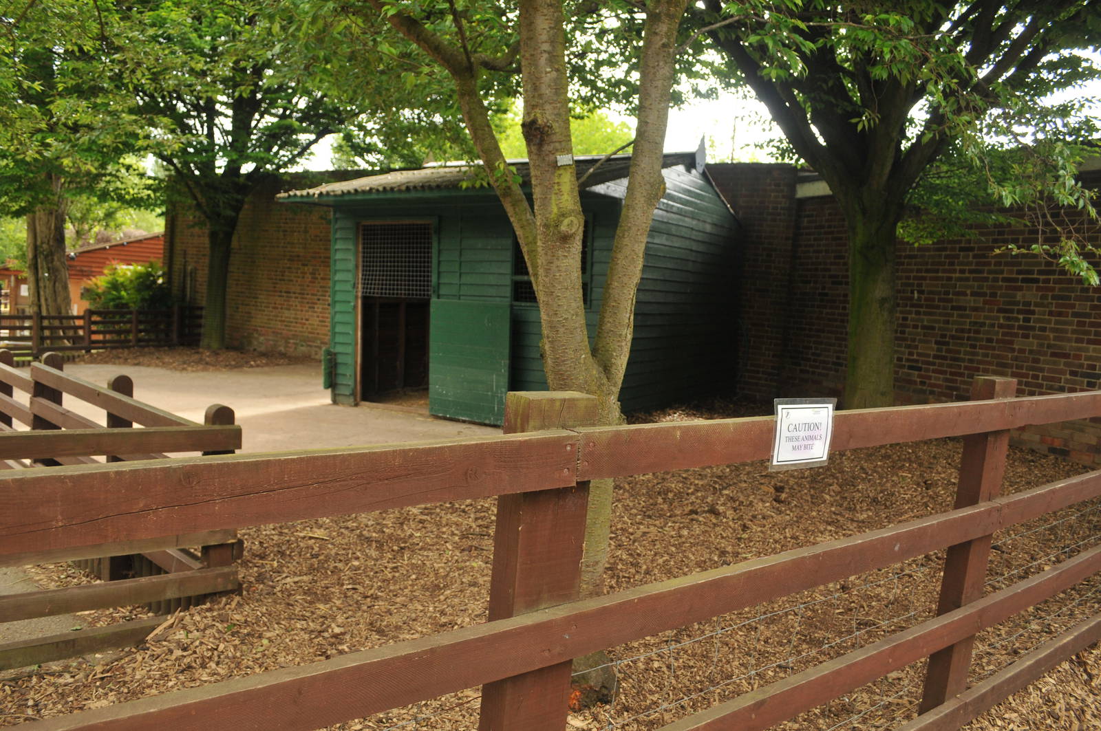 KUNE, KUNE PIG ENCLOSURE