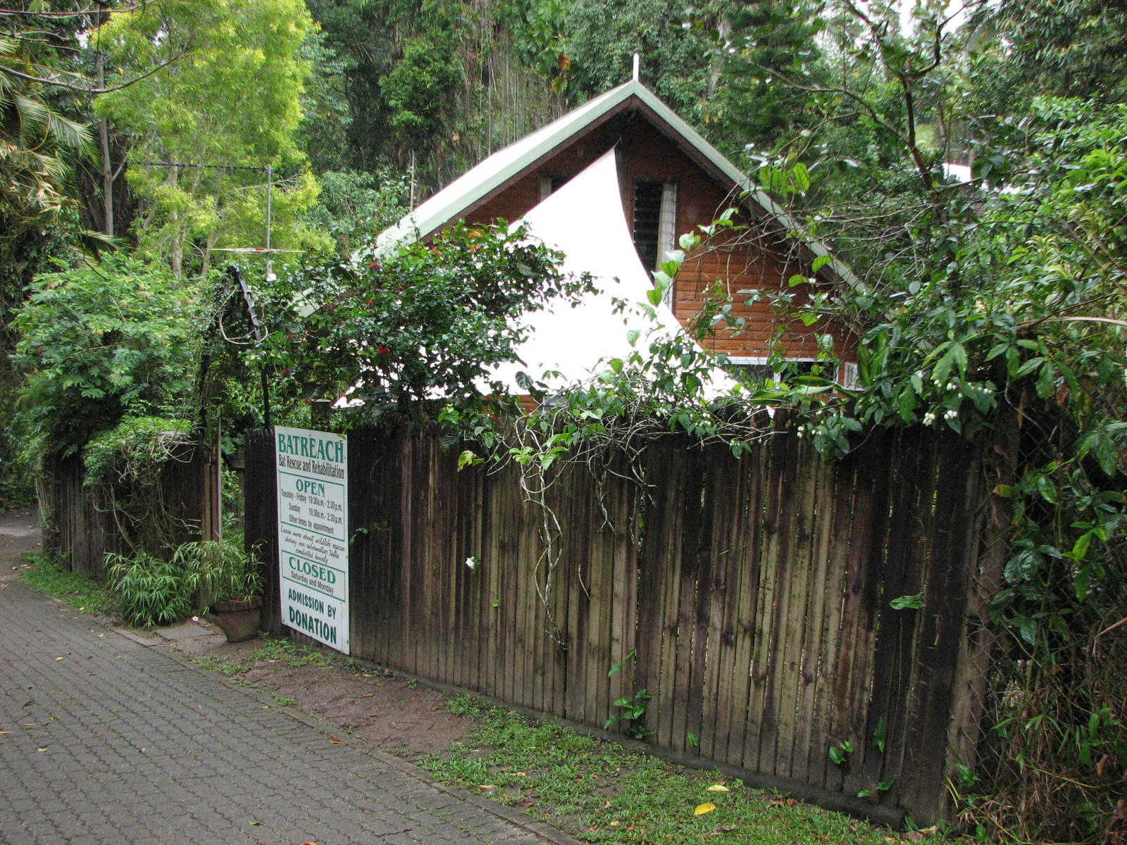 Kuranda Bat Reach 2007 - Front of Bat Reach from the pathway