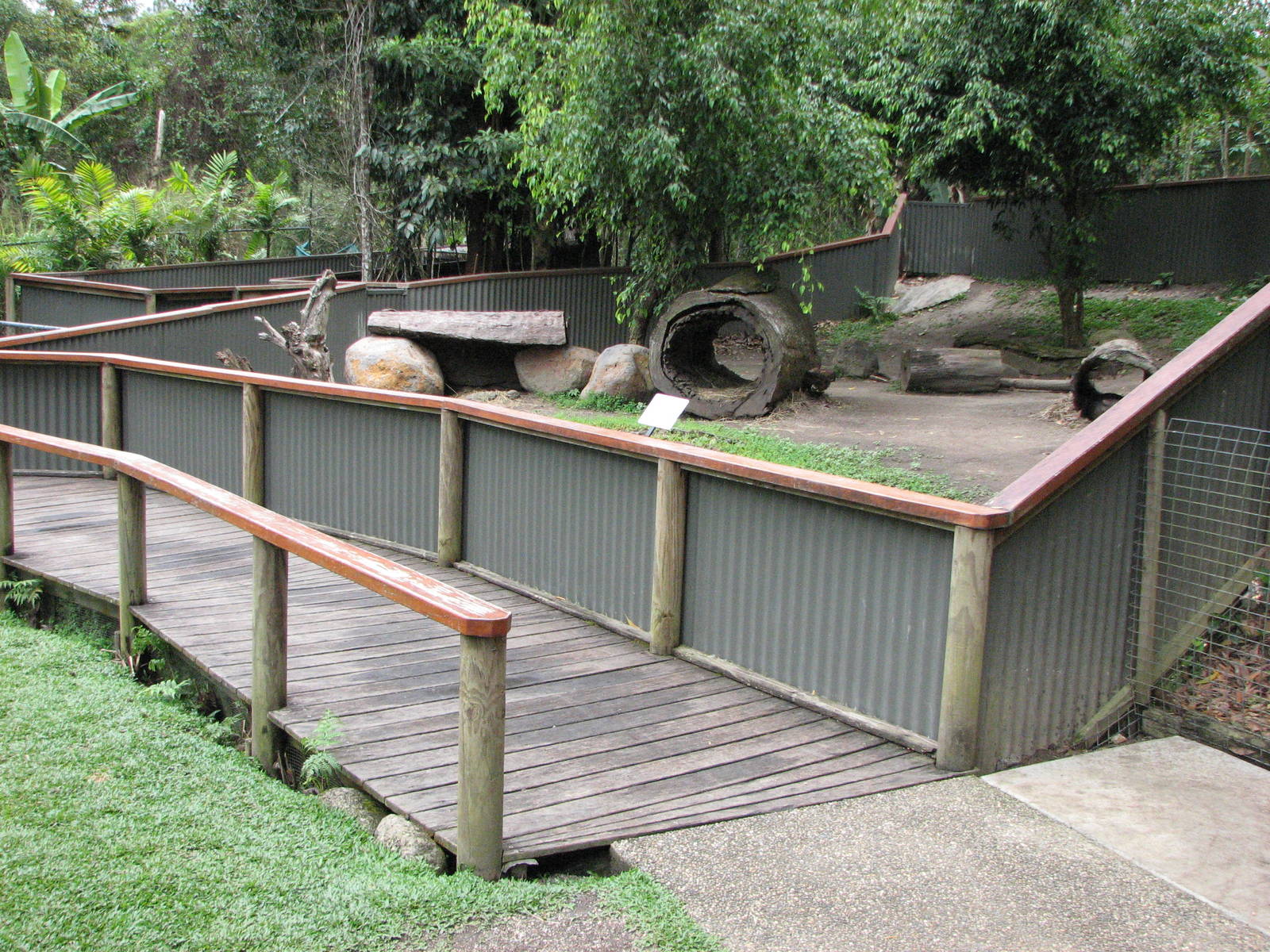 Kuranda Koala Gardens - Common Wombat exhibit