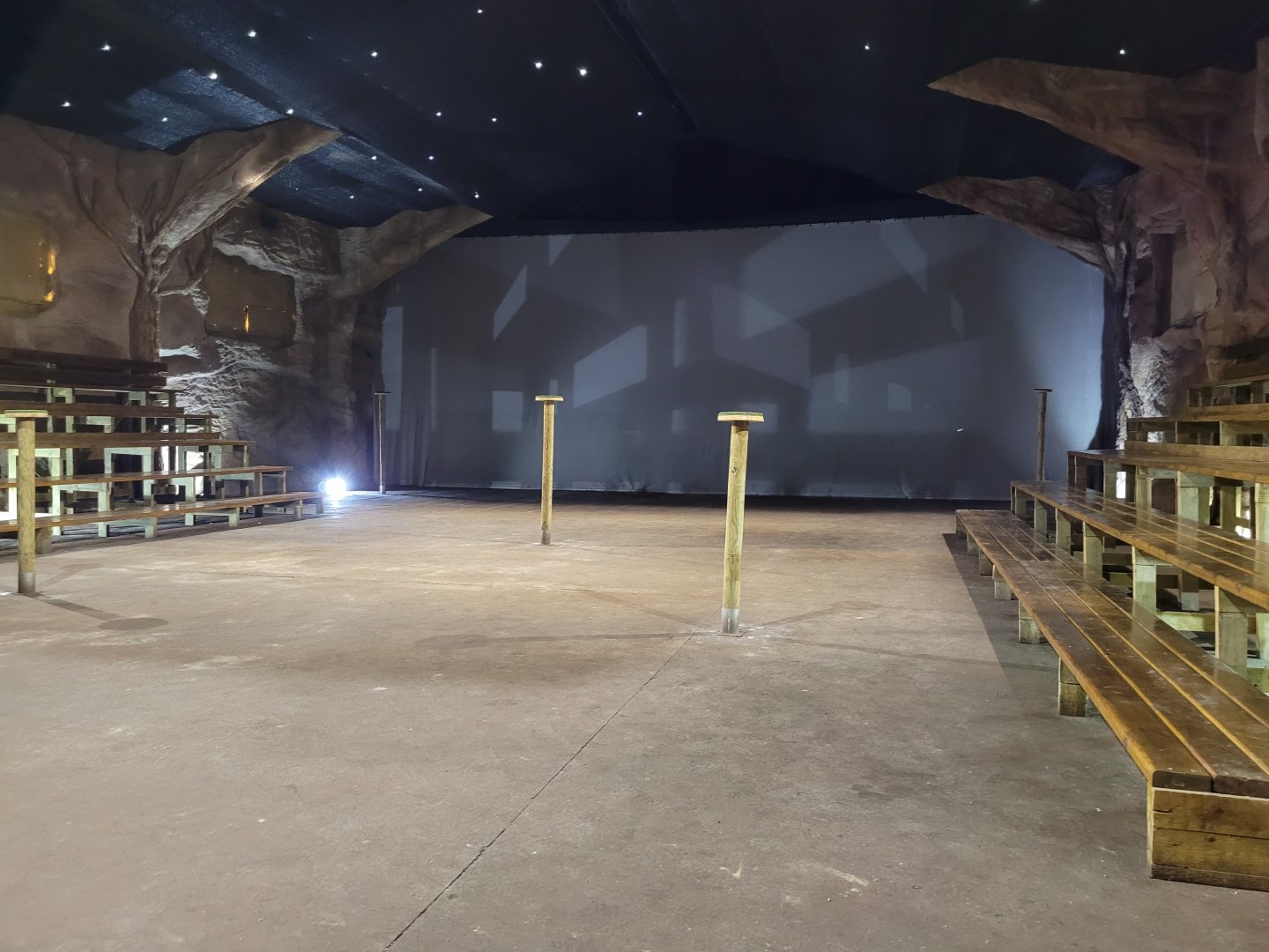 "La gruta de los búhos" indoors -Tierra Rapaz (2024)