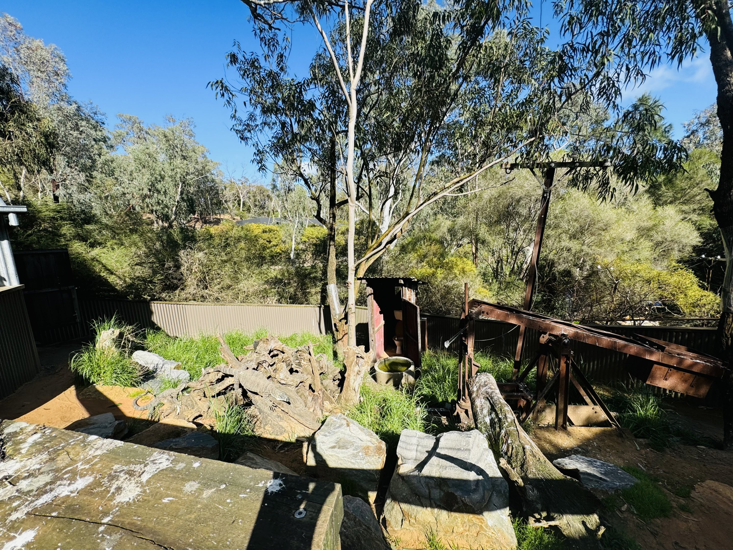 Lace monitor enclosure