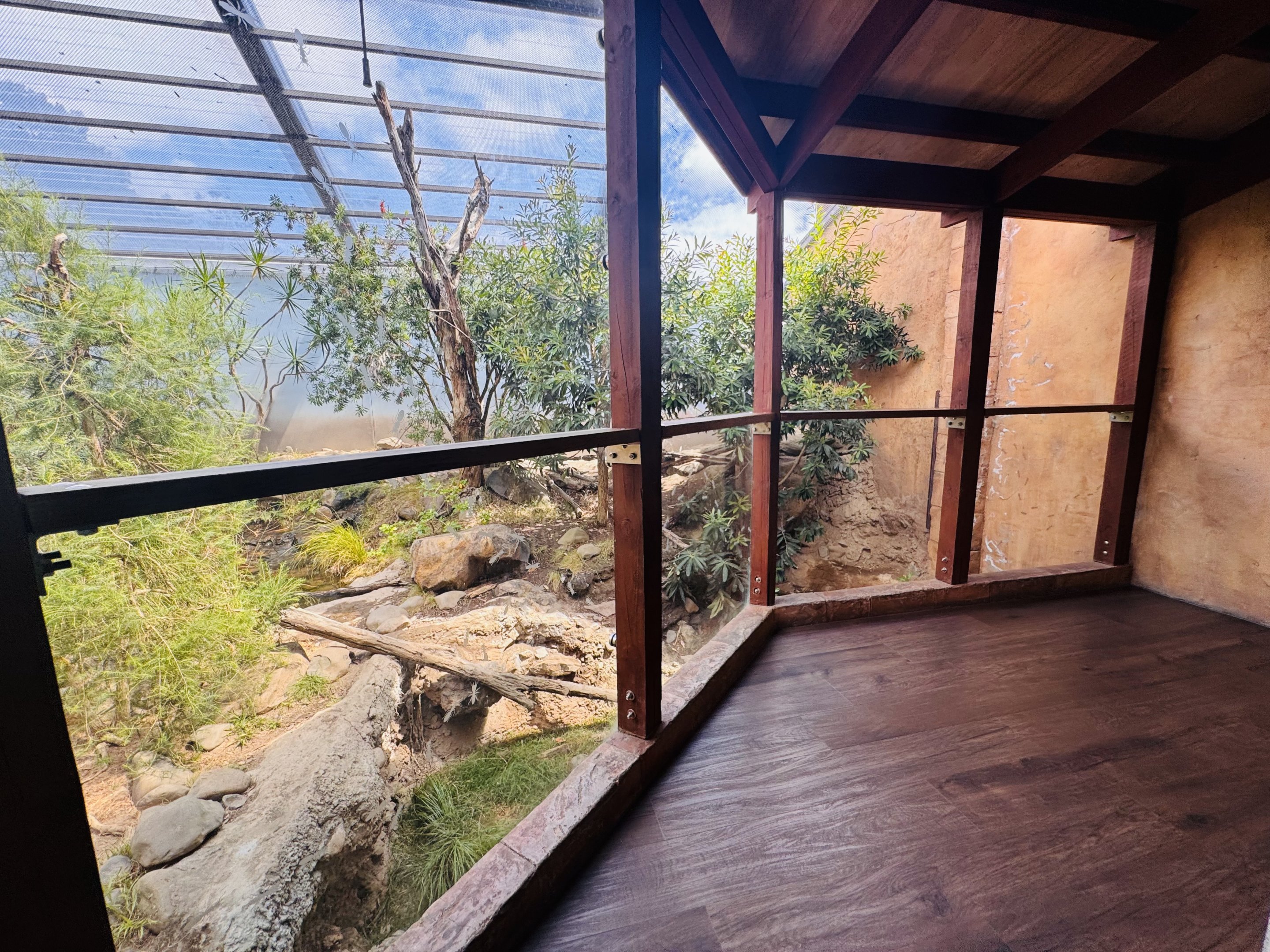 Lace Monitor enclosure