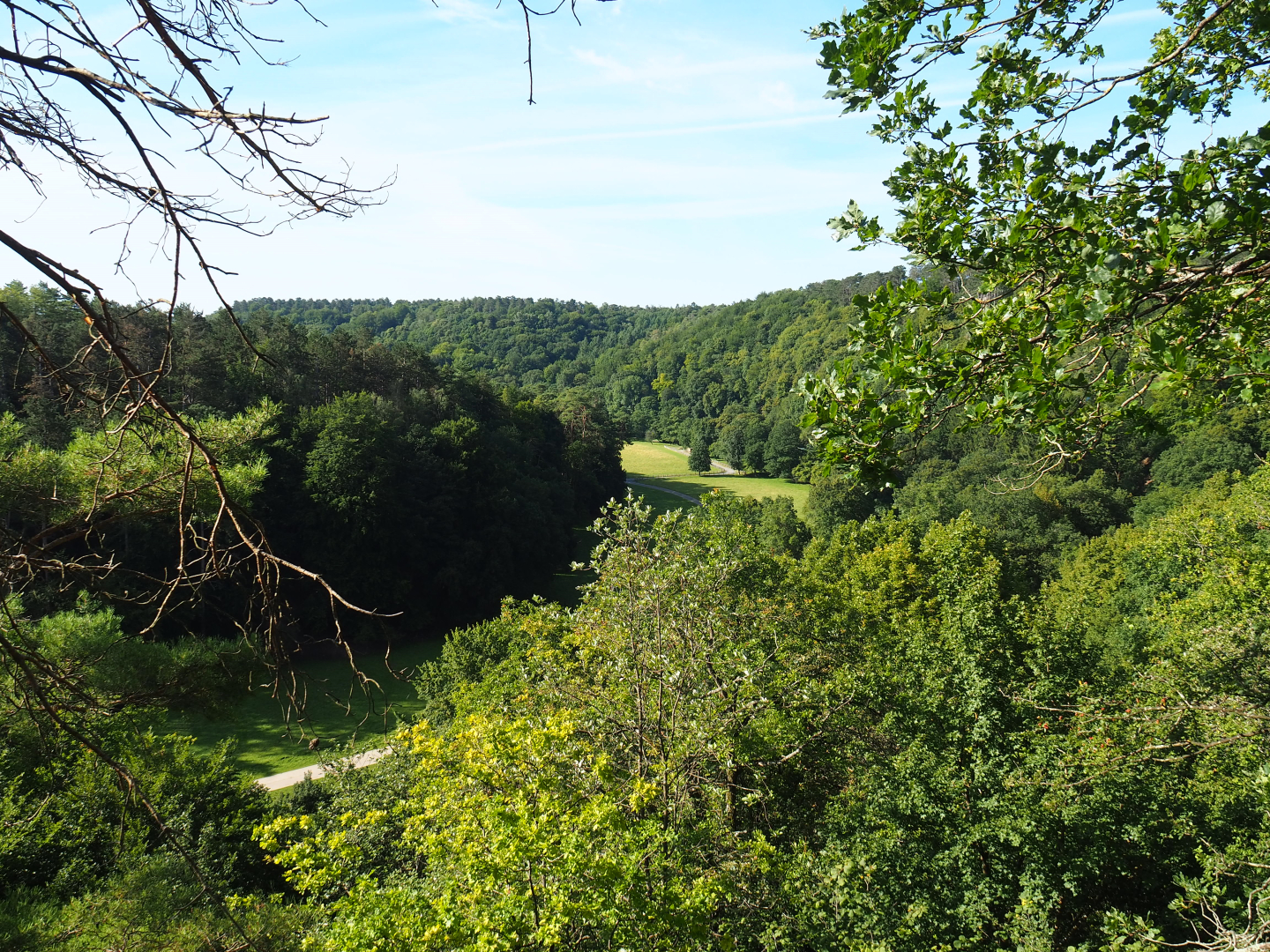 Landscape view of the Lesse Valley and the lower part of the wildlife park, 2021-08-15