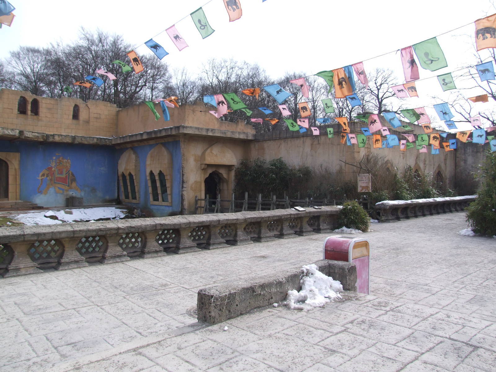 Langur Exhibit and Tiger Exhibit Entrance at Hannover, 23/03/13