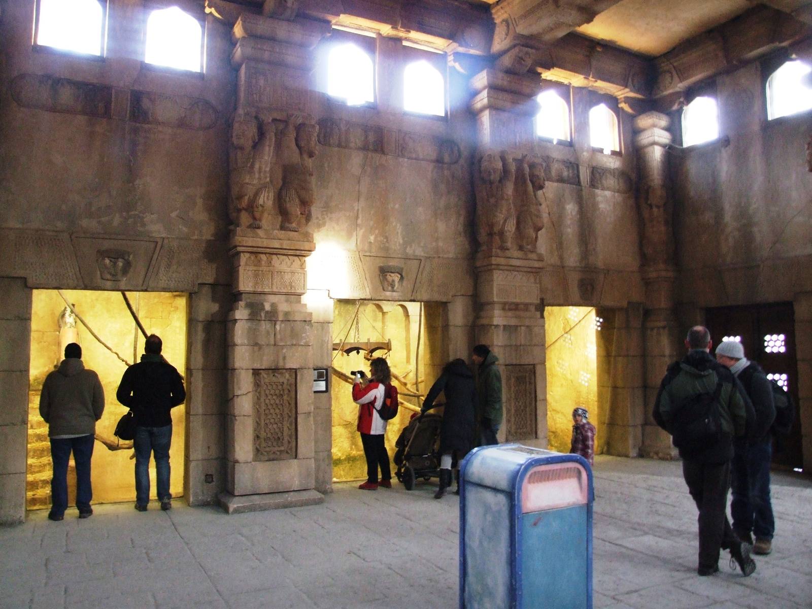 Langur Indoor Viewing at Hannover, 23/03/13
