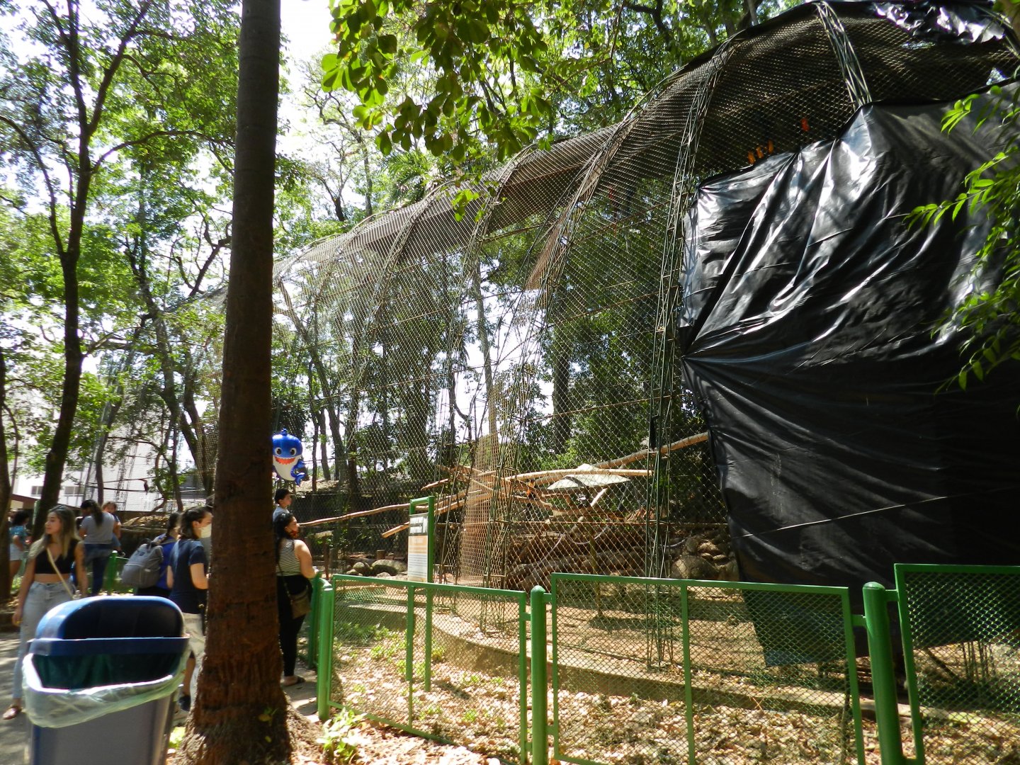 Large aviary - Campinas zoo (BDJ)