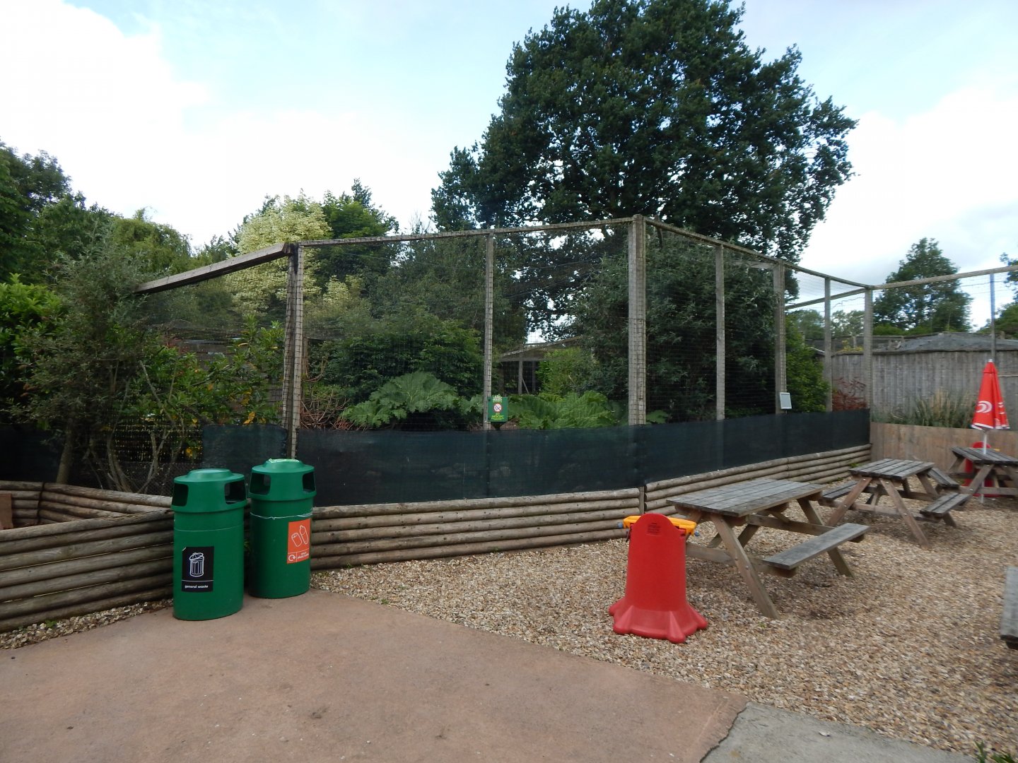 Large central aviary 060625