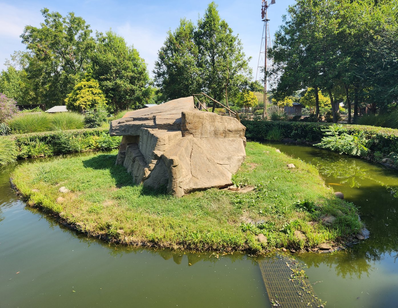 Lazy 5 Ranch - Ringtail Lemur exhibit