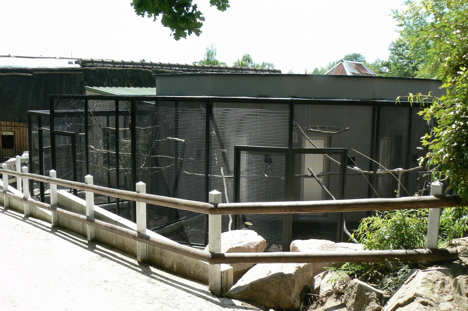 Le Pal - Birds show holding facility