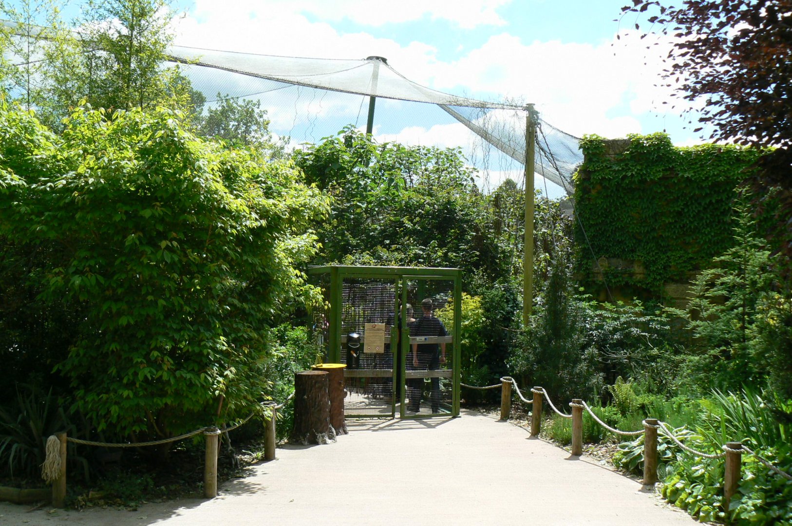 Le Pal - South american aviary entrance