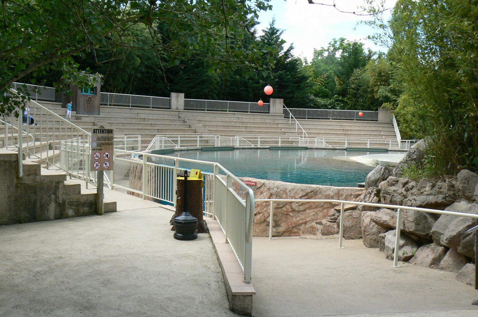 Le Pal - South american sea lions theatre