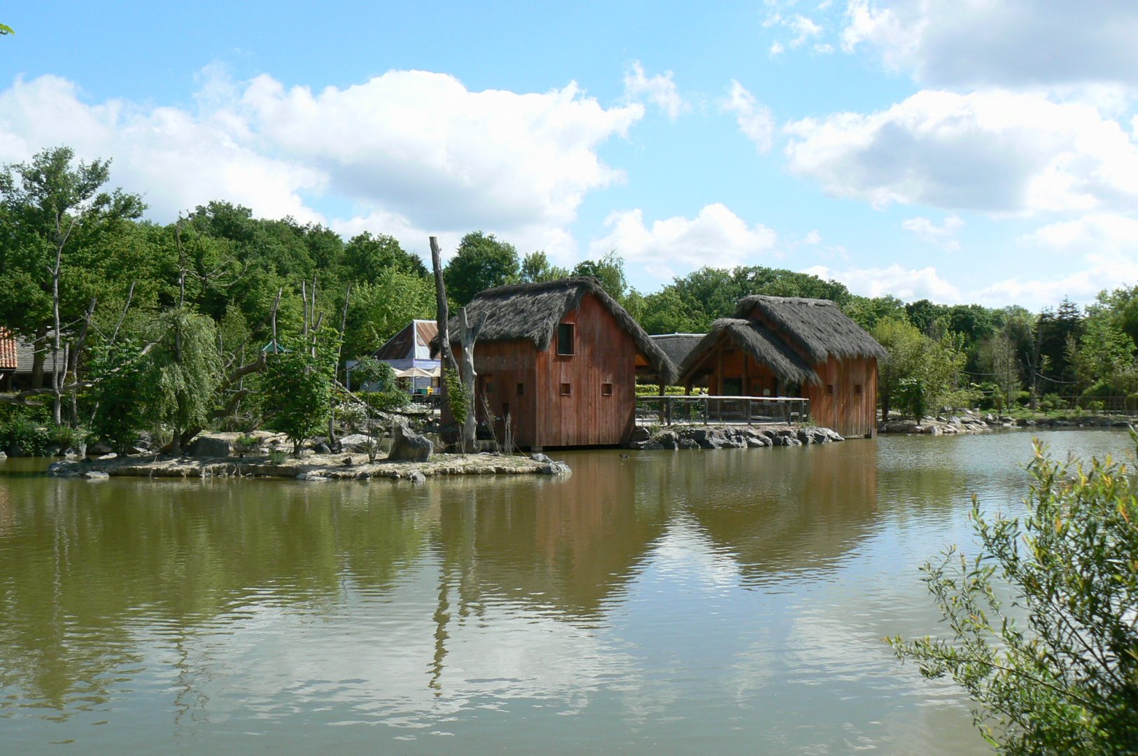 Le Pal - Squirrel monkeys and capuchins house on the left - ring-tailed and mongoz lemurs house on the right