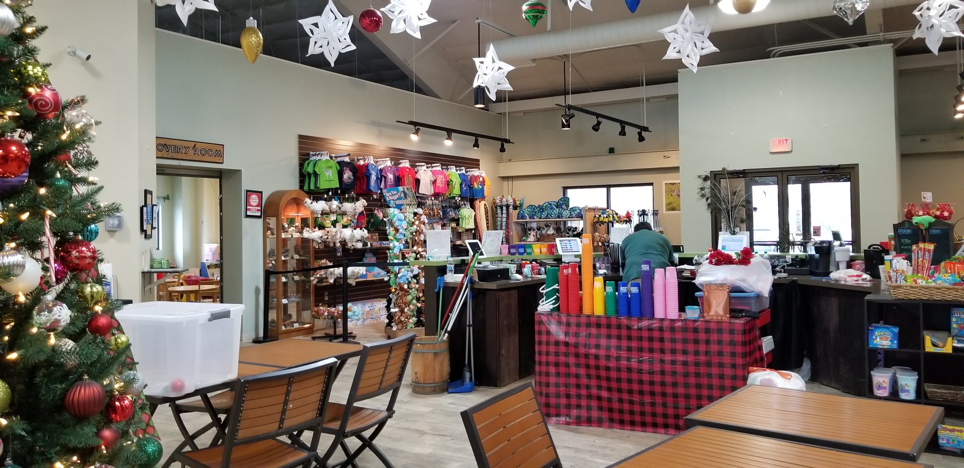 Leesburg Animal Park - entry/front register, part of gift shop