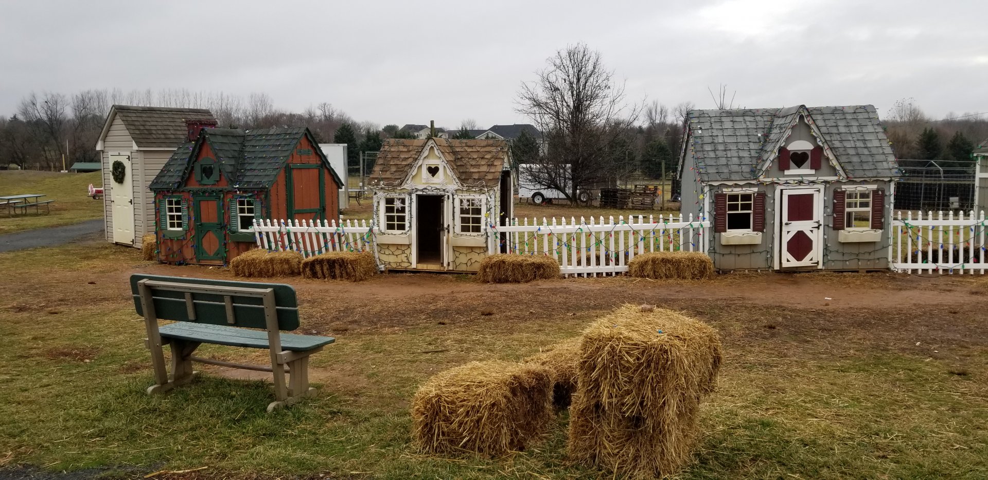 Leesburg Animal Park - little houses for kids/chickens