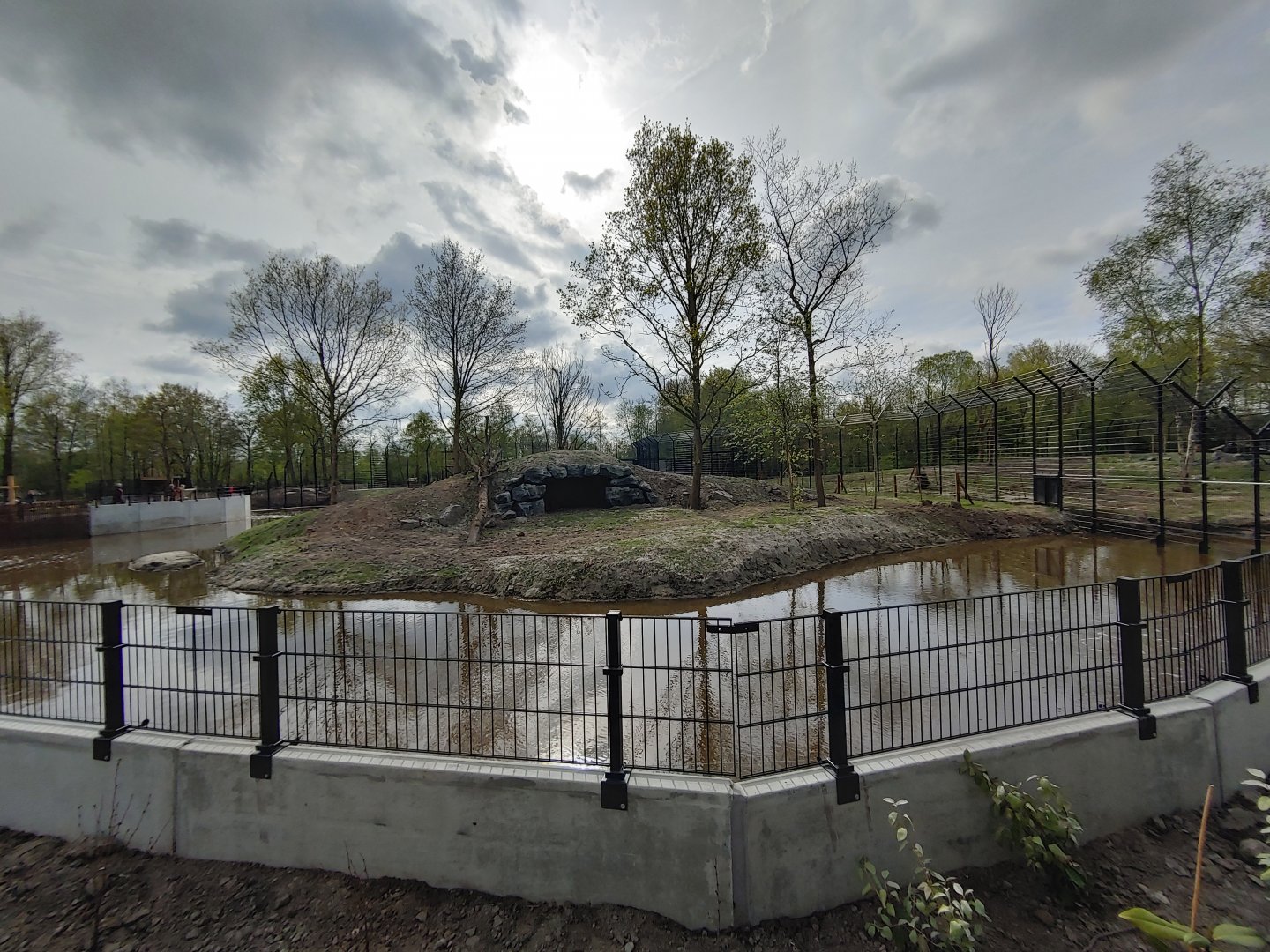 Left tiger enclosure - Cave