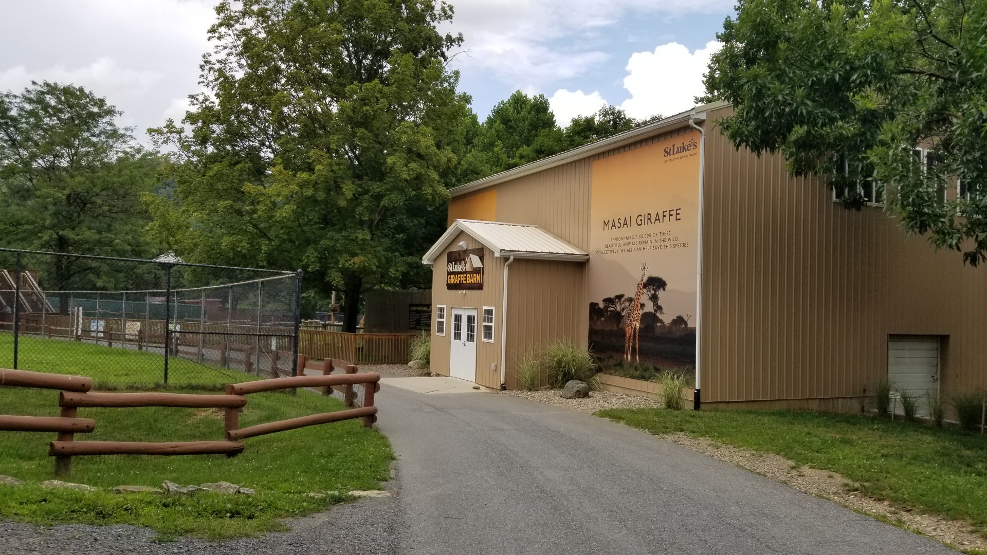 Lehigh Valley Zoo - Masai Giraffe barn