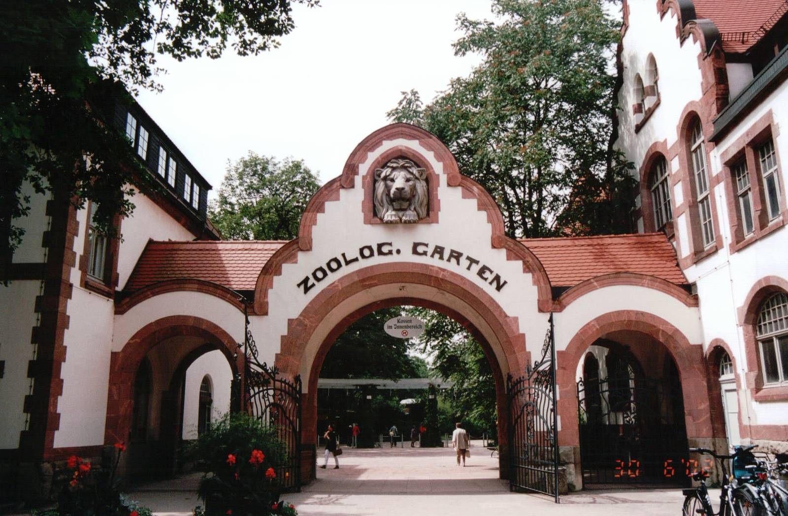 Leipzig Zoo 2002 - Main gate