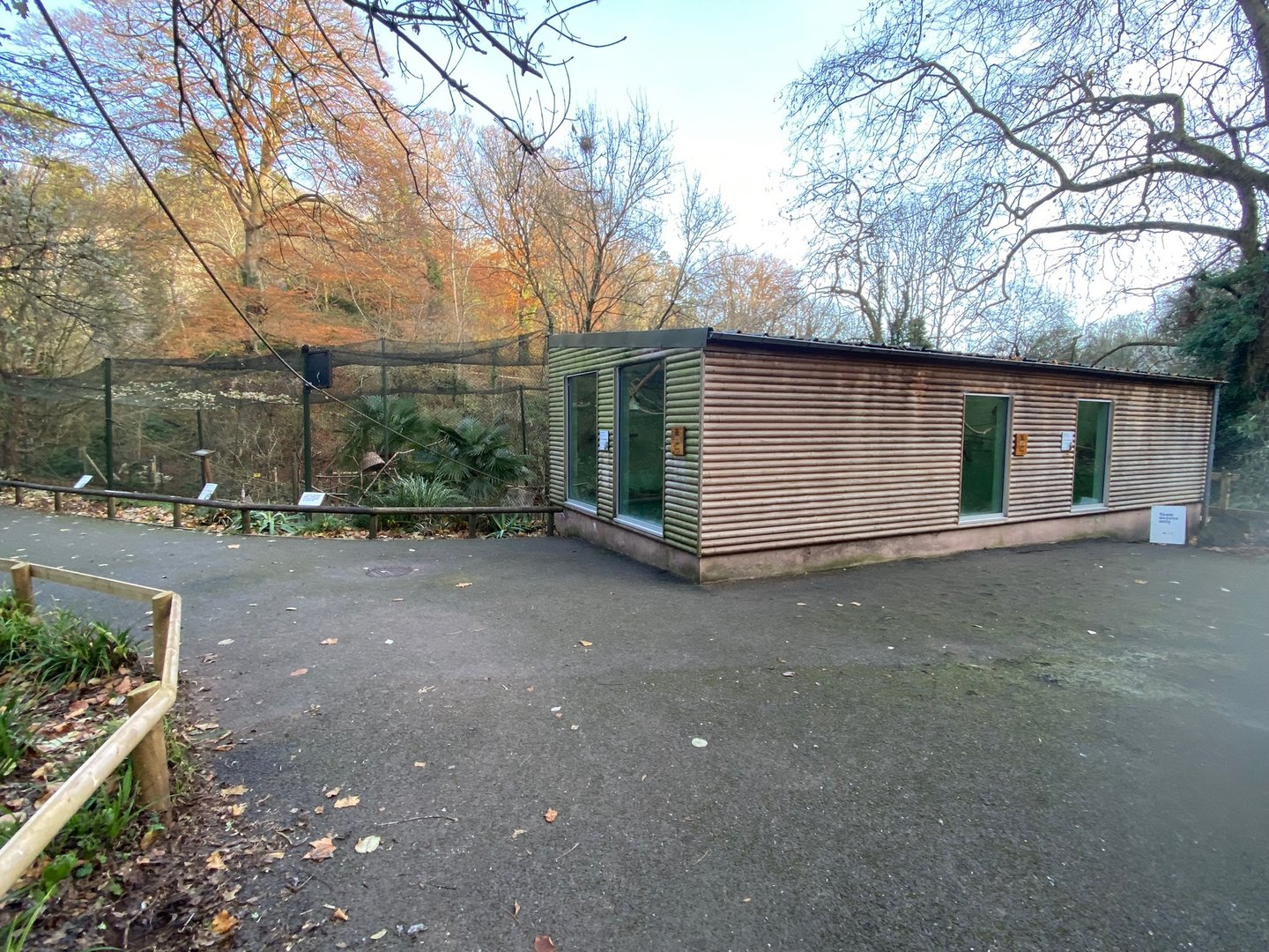 Lemur enclosure 161222