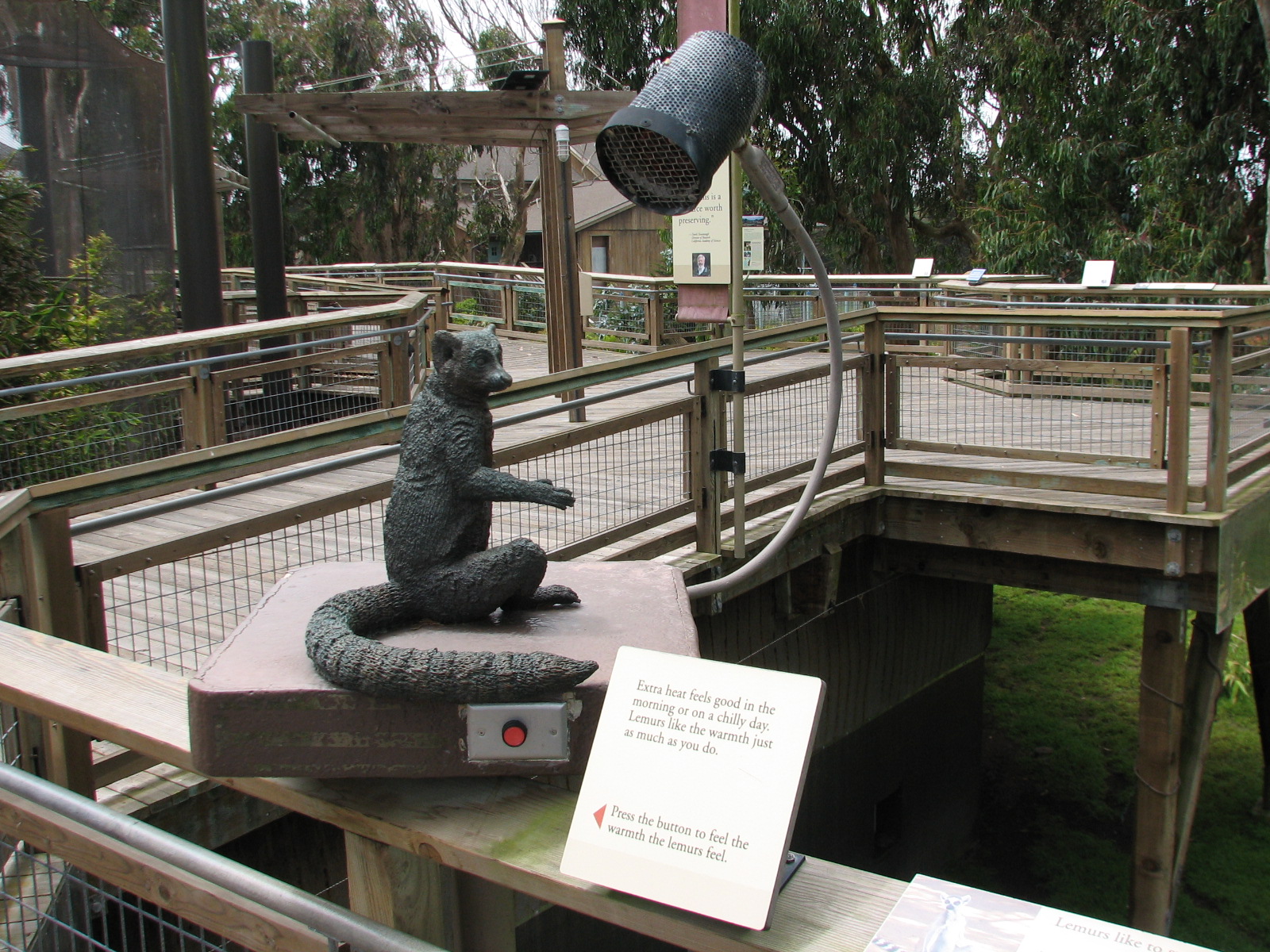 Lemur Forest - Lemur Statue