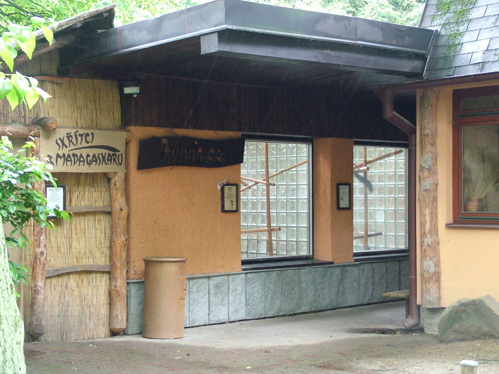 Lemur Housing at Jihlava, 31/05/10