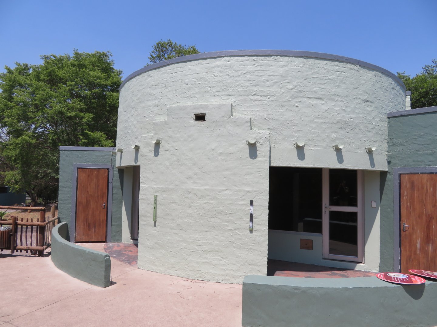 Lemur Island Indoor Viewing being repainted