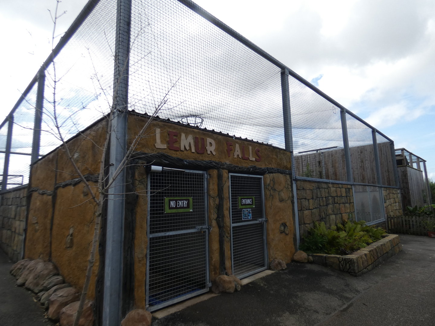 Lemur walk-through entrance