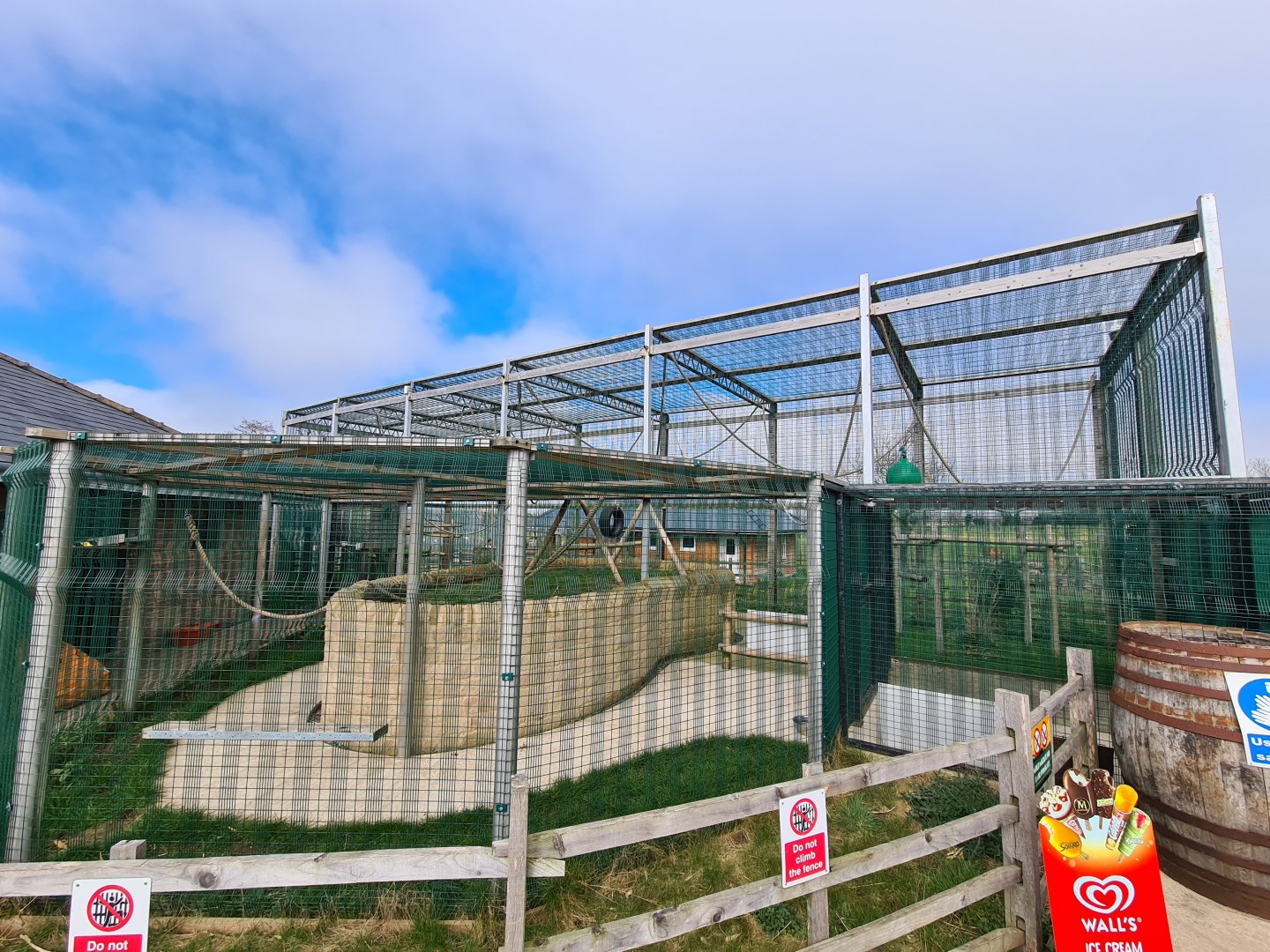 Lemur walkthrough, Wolds Wildlife Park