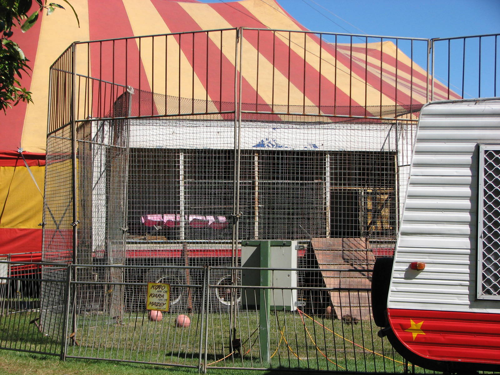 Lennon Bros Circus 2007 - Lion fence and transport truck