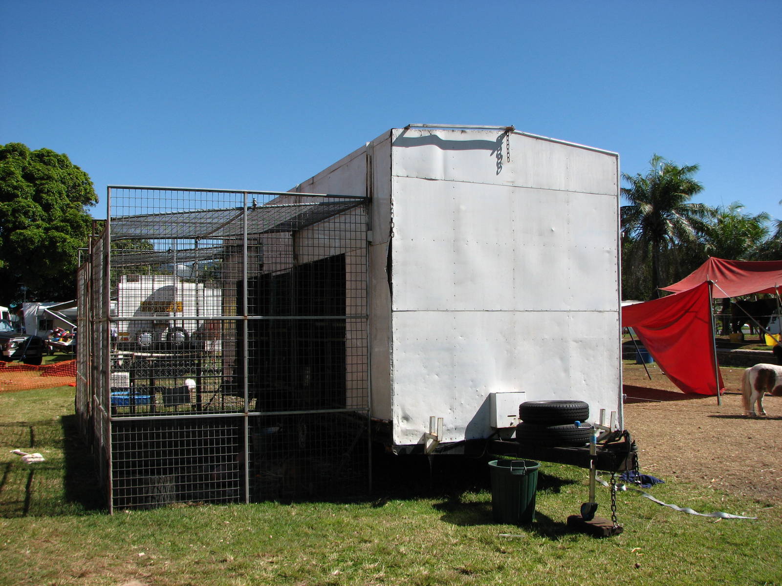 Lennon Bros Circus 2007 - Monkey wagon